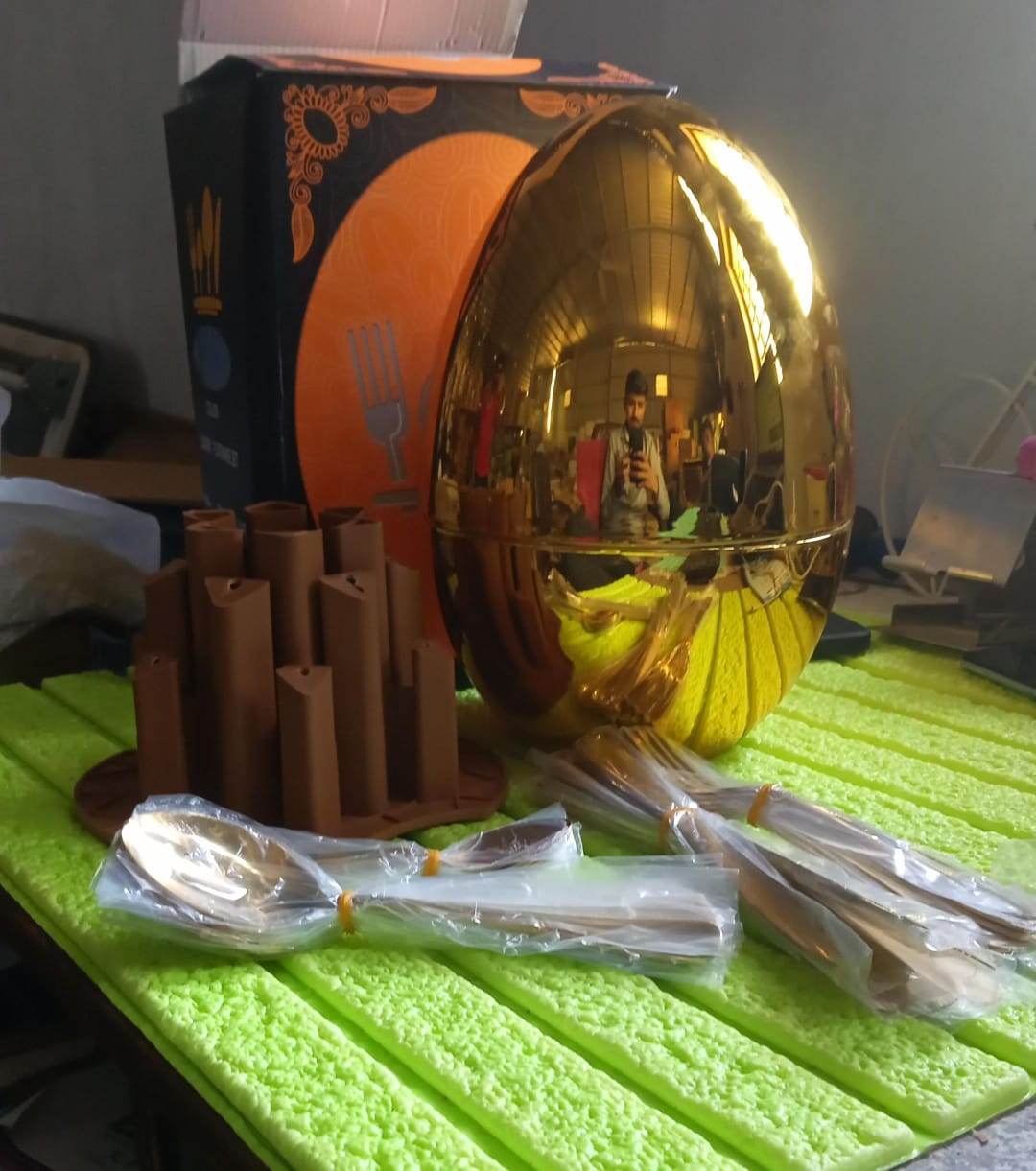 10010 Premium Cutlery Set 24 Pcs With Oval Shaped Stand Beautiful Stylish Oval Designed Cutlery Sets Egg-shaped Luxury Spoon Holder Set (Golden 24 Pcs Set) - Best Deals at BeSh Deals®