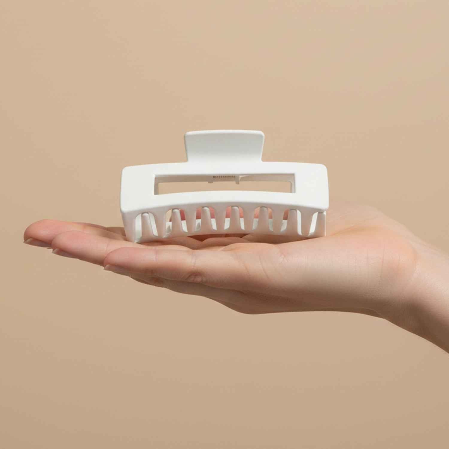 Large Stylish Plastic Hair Clip (1 Pc)