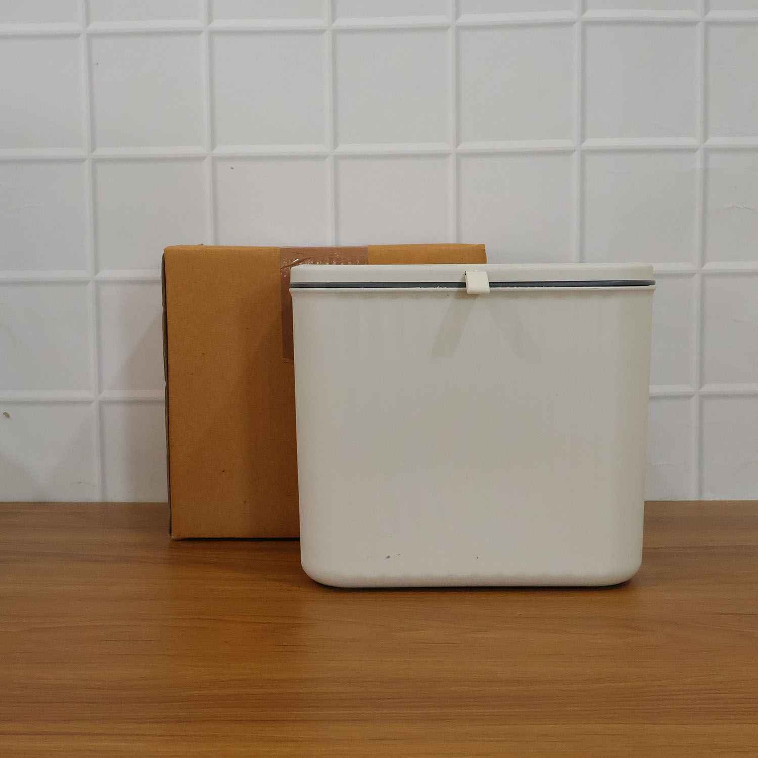 Stylish Plastic Kitchen Dustbin (1 Pc)