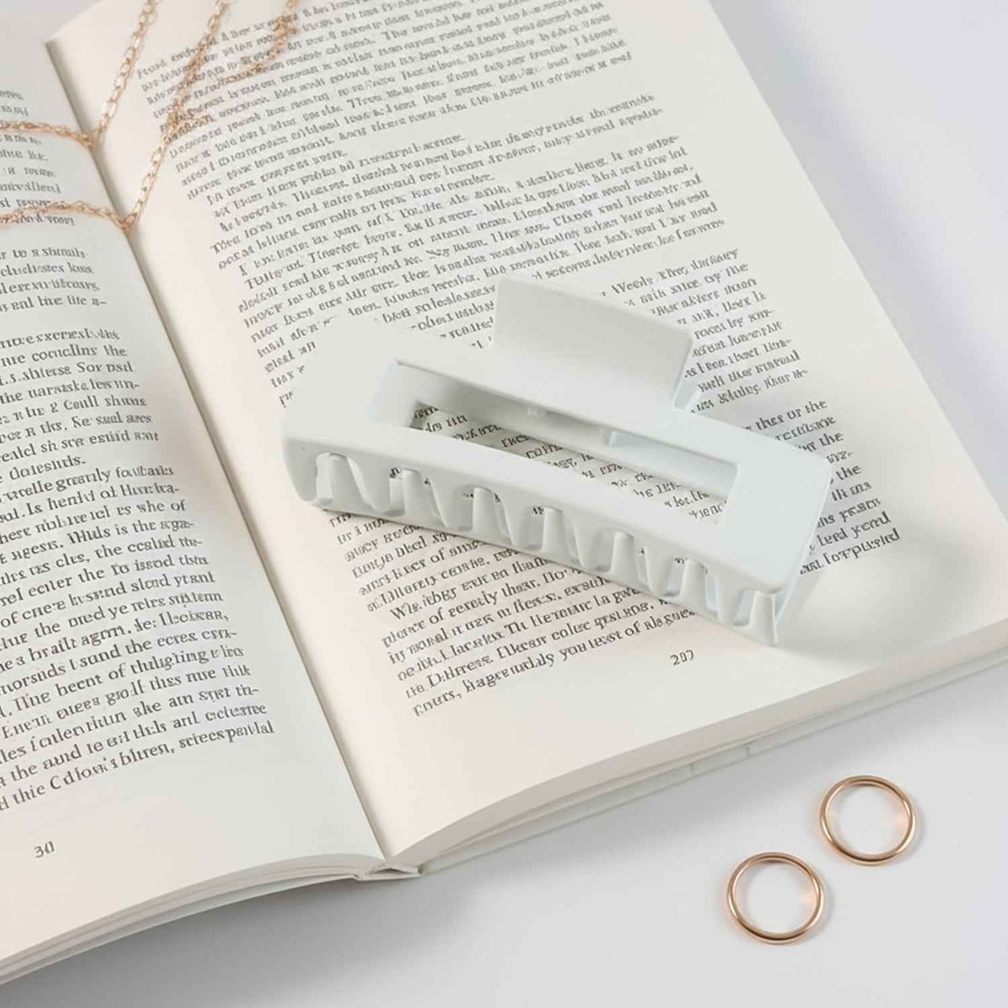 Large Stylish Plastic Hair Clip (1 Pc)