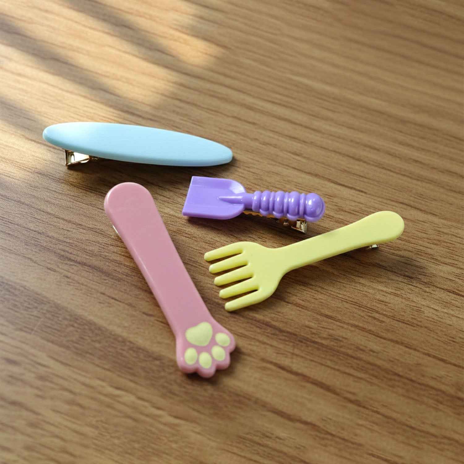 Cute Multi Design Hair Clips (4 Pc)