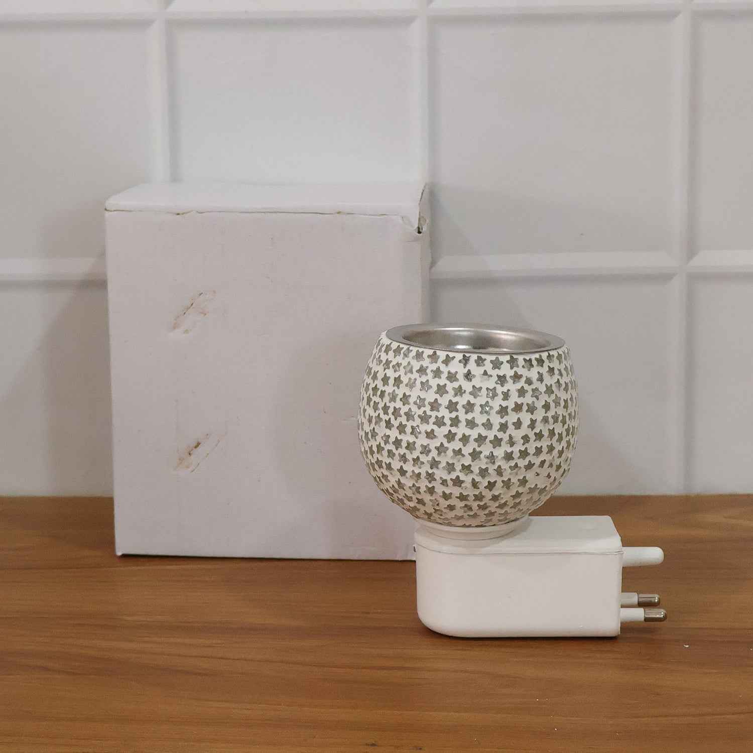 Premium Plug-in Star Cut Glass Aroma Diffuser Night Lamp (1 Pc)