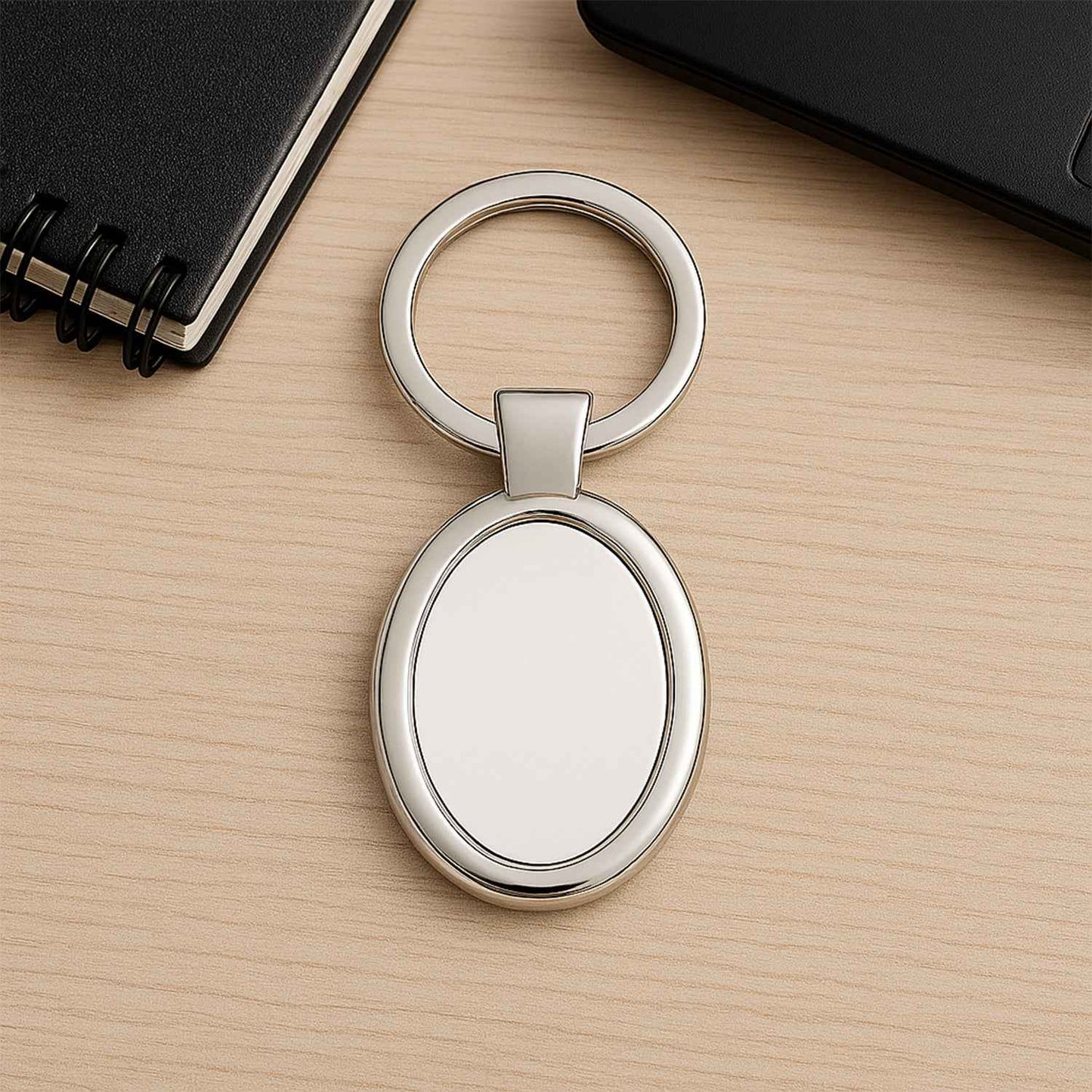 Elegant Oval Shape Metal Keychain For Personal Use