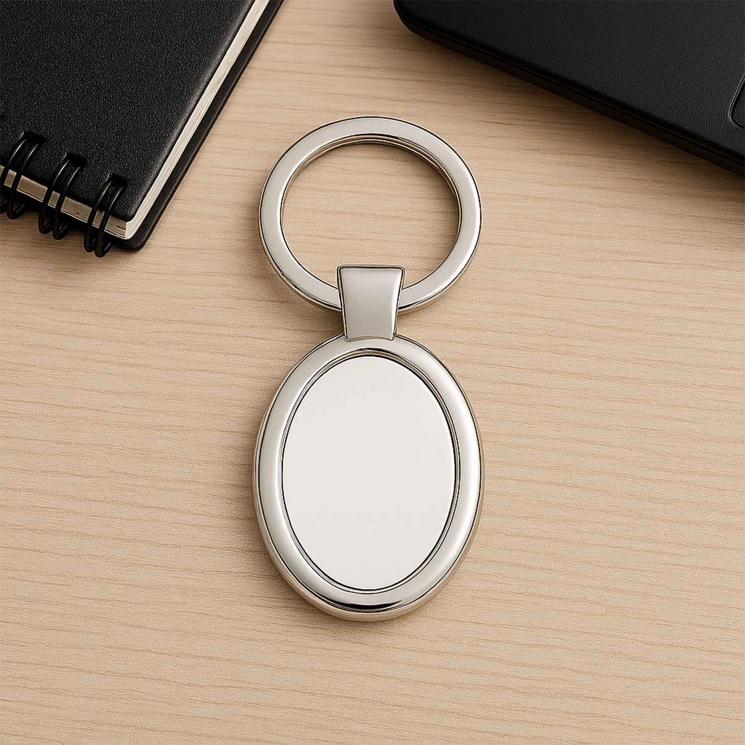 Elegant Oval Shape Metal Keychain For Personal Use