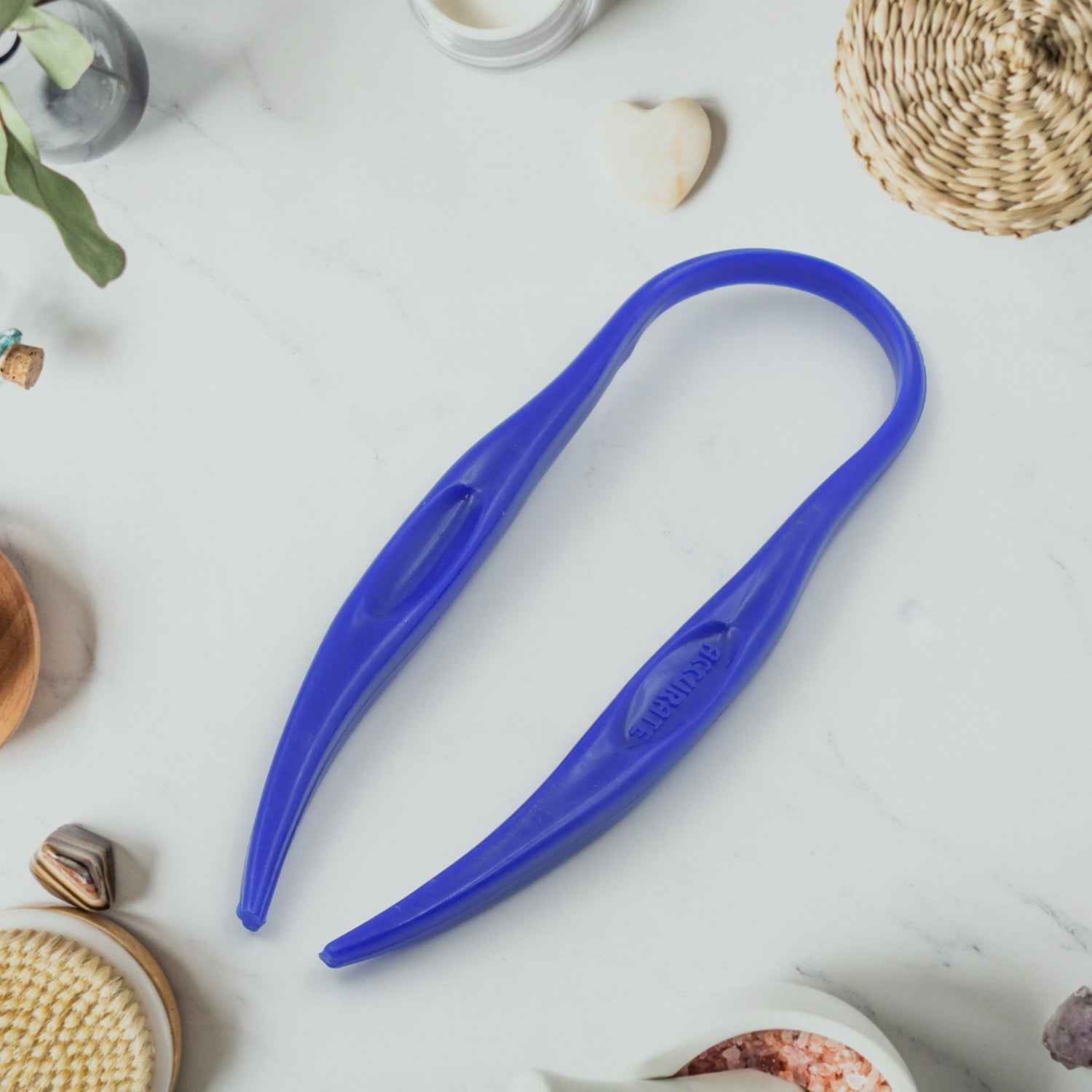 Plastic Tongue Cleaner For Kids  Adults  Tongue Scraper For Bad Breath Maintain Oral Hygiene For Daily Use  For Fresh Breath  Bacteria Removal  Improved Taste Plastic With Handle Tongue Cleaner (1 Pc )
