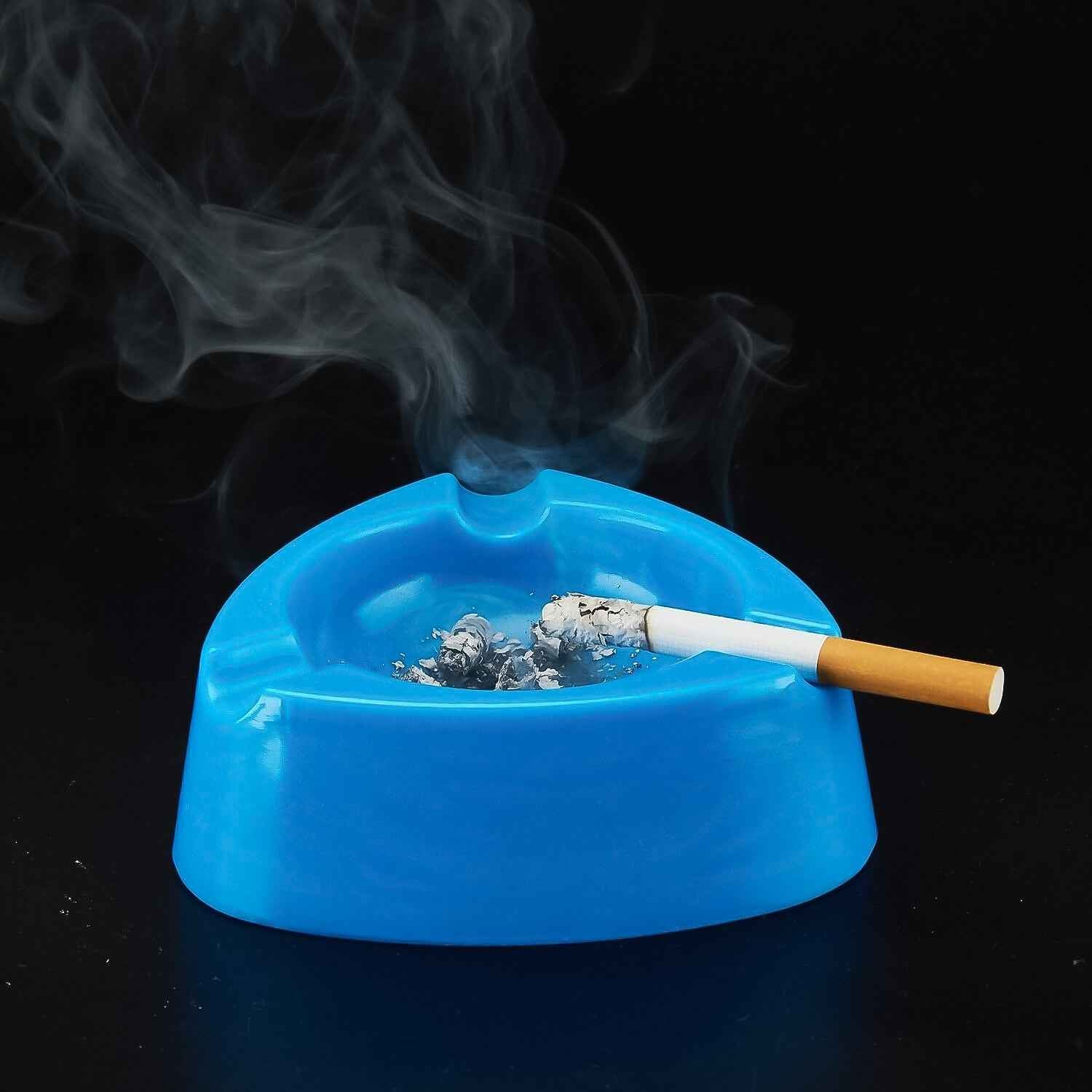 Heavy Duty Plastic Ashtray (Mix Color  1 Pc)