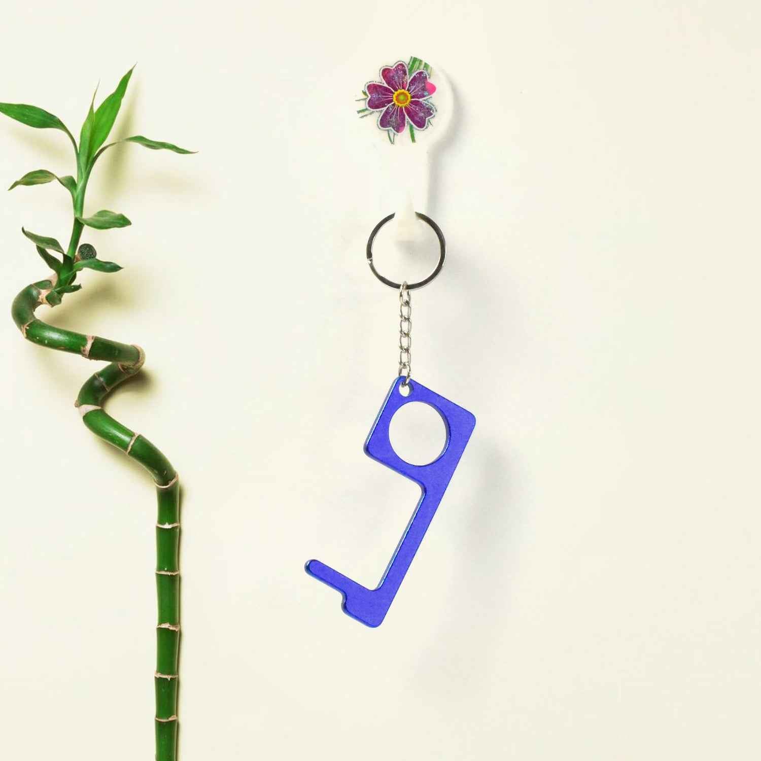 Metal Key Shape Keychain Door Opener Tool (1 Pc)